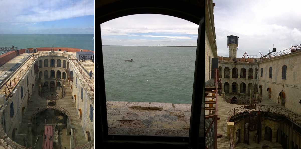 À gauche, le point culminant du fort, au sommet de la vigie. Au centre, vue depuis une cellule. À droite, la plateforme intérieure et la cour. À gauche, le point culminant du fort, au sommet de la vigie. Au centre, vue depuis une cellule. À droite, la plateforme intérieure et la cour.
