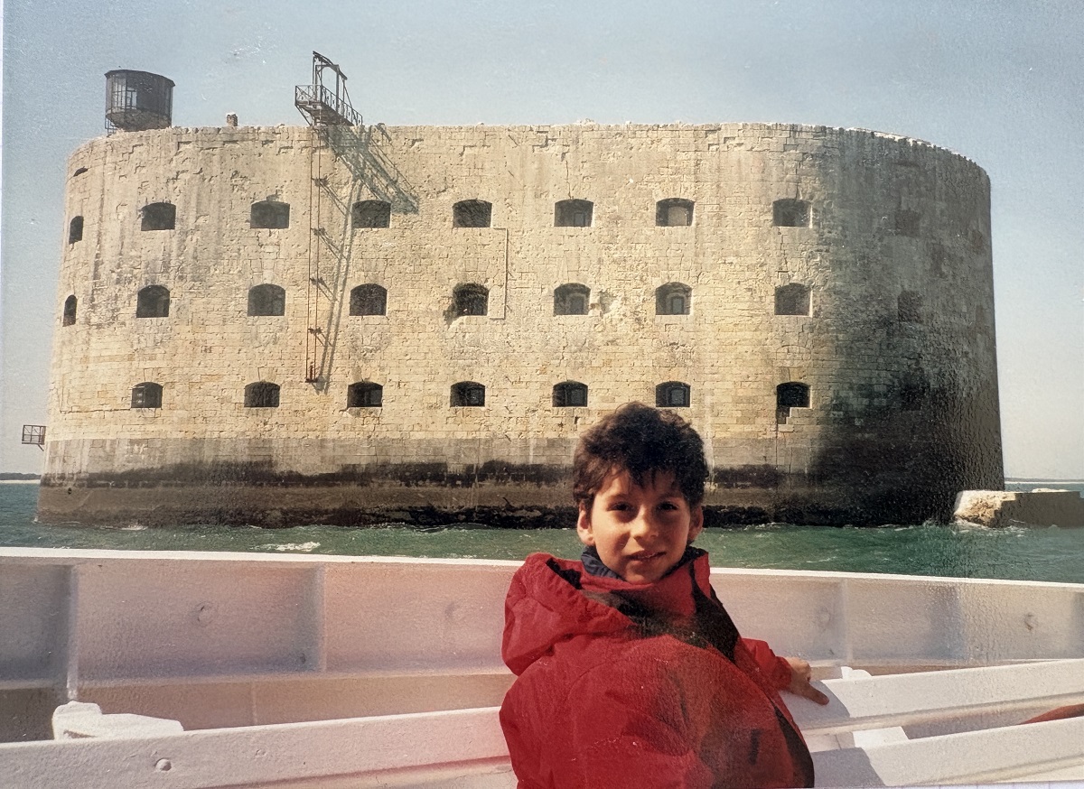 18 avril 1997 : j'ai dix ans. Le début du rêve. Le brise-lames est encore apparent, il n'a pas été totalement détruit et il en reste un vestige. 18 avril 1997 : j'ai dix ans. Le début du rêve. Le brise-lames est encore apparent, il n'a pas été totalement détruit et il en reste un vestige.