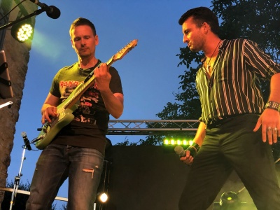 Thibaud Choplin et son guitariste Sacha Menu
